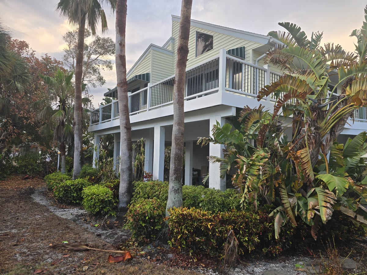 Custom deck craftsmanship detail in Tampa Bay